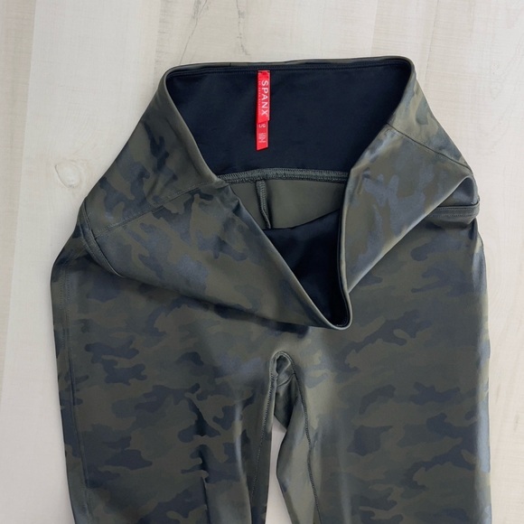 SPANX x Anthropologie shiny camo green slimming high rise leggings L - Picture 2 of 7